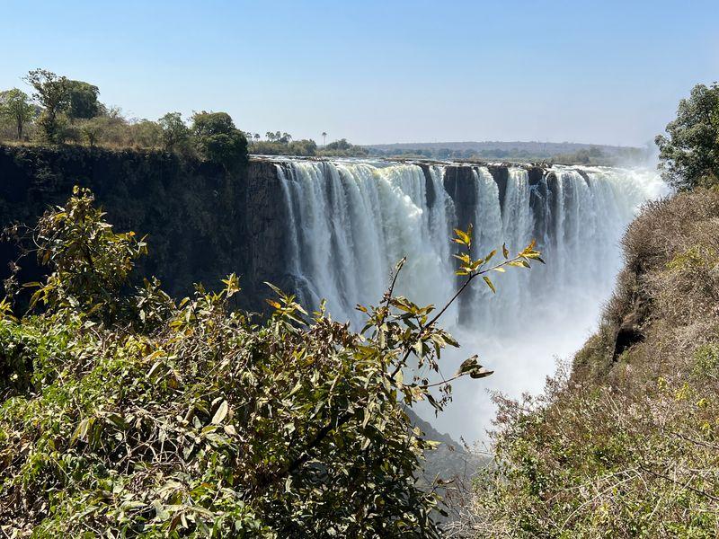 Wycieczka Zimbabwe Wodospady Wiktorii - Zimbabwe i Mozambik - Wodospady Wiktorii, ruiny Wielkiego Zimbabwe i rajskie plaże | Shangrila Travel