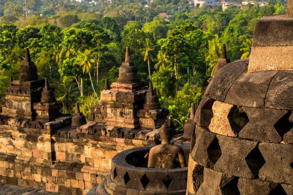 Odwiedź Świątynie Borobudur i Prambanan