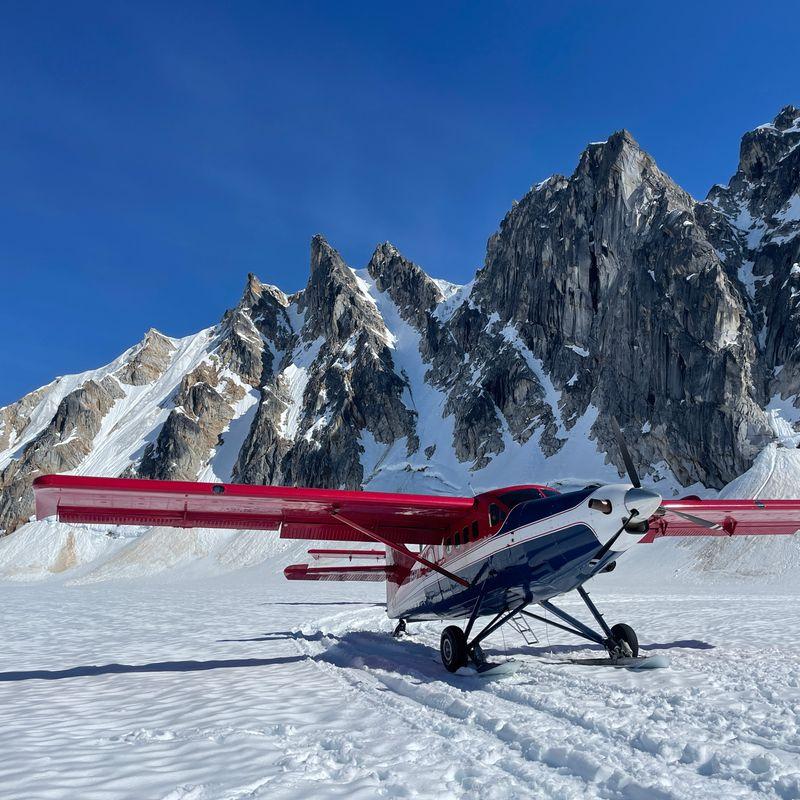 Lot samolotem wokół góry Denali z lądowaniem na lodowcu