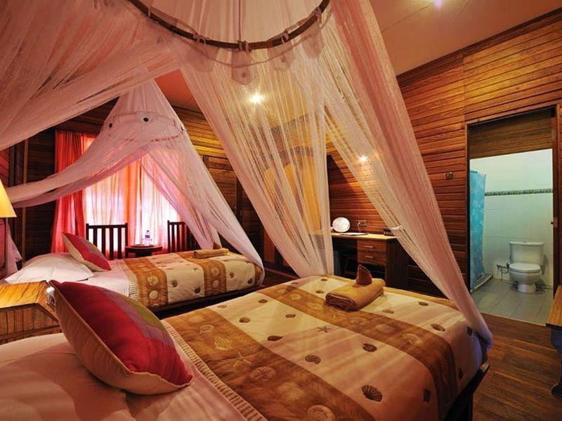 Wycieczka Indonezja Hotel 11 - Borneo, Celebes i Raja Ampat - Indonezja: orangutany, lokalne tradycje i rajskie wyspy - Hotel na wyjeździe z Shangrila Travel