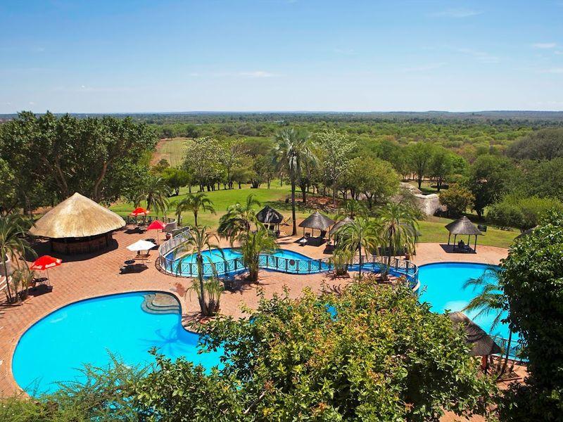 Wycieczka Zimbabwe Hotel 1 - Zimbabwe i Mozambik - Wodospady Wiktorii, ruiny Wielkiego Zimbabwe i rajskie plaże - Hotel na wyjeździe z Shangrila Travel
