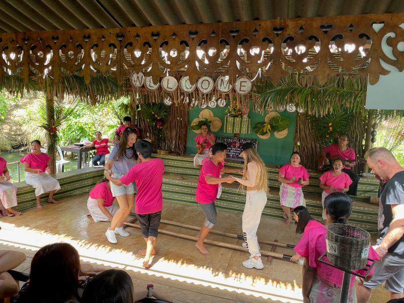Wycieczka Filipiny Tradycyjny Taniec - Filipiny - Rajskie plaże, bezludne wyspy, wyraki i historia Magellana | Shangrila Travel