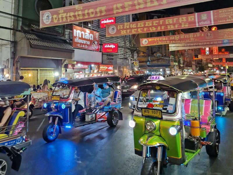 Wycieczka Tajlandia Ulice - Tajlandia - Tętniący życiem Bangkok, świątynie w Chiang Mai i rajskie wyspy | Shangrila Travel