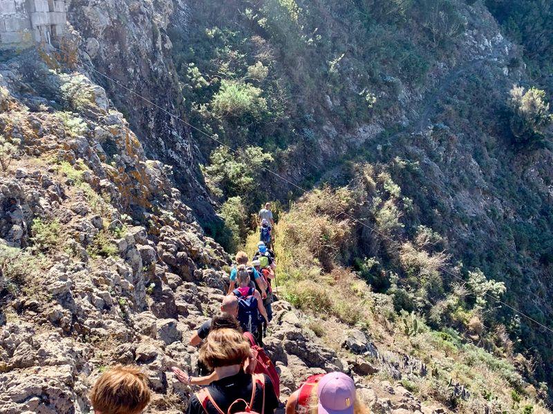 Wycieczka Teneryfa Aktywna Grupal Ludzi Hiking - Teneryfa - Aktywny tydzień na Wyspach Kanaryjskich  | Shangrila Travel