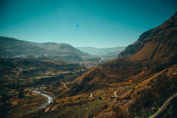 Stań na skraju Kanionu Colca