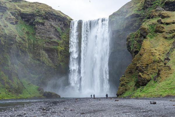 Zoabcz piękne wodospady Islandii