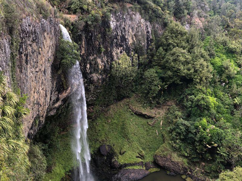 Wycieczka Nowa Zelandia Wodospad - Nowa Zelandia - Kultura Maorysów i spektakularna przyroda w krainie Władcy Pierścieni | Shangrila Travel