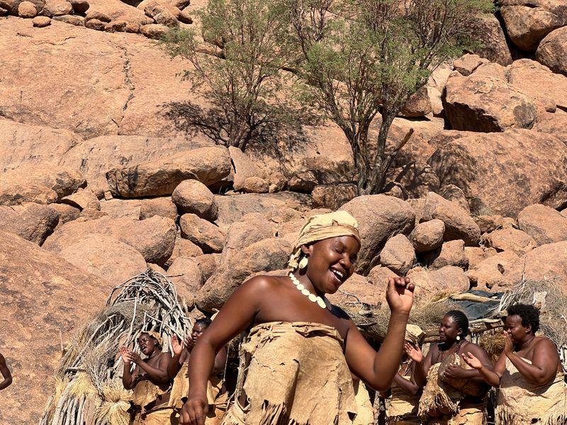 Wycieczka Namibia Tance Damara - Namibia - Pustynia Namib, rdzenne plemiona i dzikie zwierzęta | Shangrila Travel
