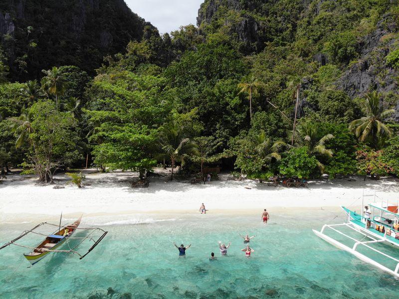 Wycieczka Filipiny Woda Plaża Dron - Filipiny - Rajskie plaże, bezludne wyspy, wyraki i historia Magellana | Shangrila Travel