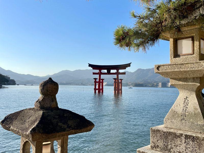 Wycieczka Japonia Miyajima Brama Tori - Japonia z Okinawą - Nowoczesność i tradycja - Tokio, Kioto, Fuji i Hiroshima | Shangrila Travel