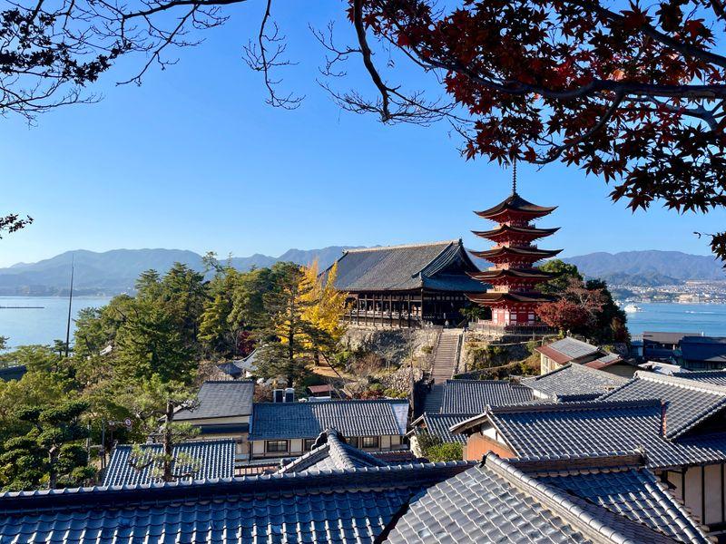 Wycieczka Japonia Miyajima Pagoda - Japonia z Okinawą - Nowoczesność i tradycja - Tokio, Kioto, Fuji i Hiroshima | Shangrila Travel