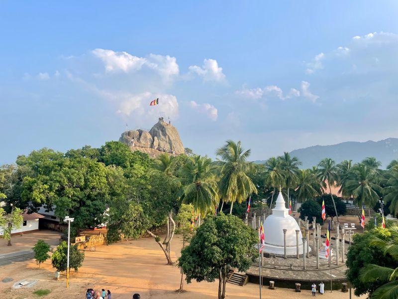 Wycieczka Sri Lanka Mihintale Wzgorze Stupa - Sri Lanka - Buddyjskie świątynie, cejlońska herbata i słonie | Shangrila Travel