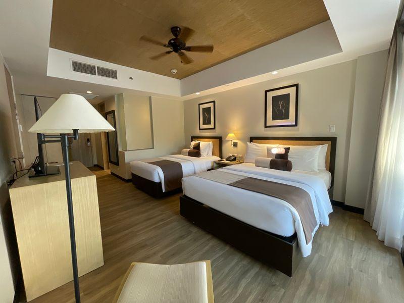 Hotel Filipiny 23 - Filipiny - Rajskie plaże, bezludne wyspy, wyraki i historia Magellana - Hotel na wyjeździe z Shangrila Travel