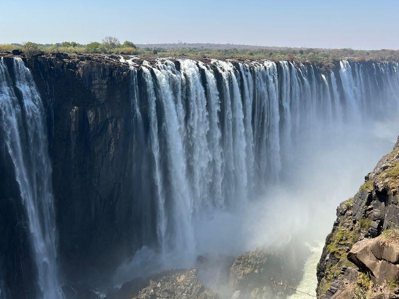 Wycieczka Zimbabwe Wodospad Wiktorii - Zimbabwe i Mozambik - Wodospady Wiktorii, ruiny Wielkiego Zimbabwe i rajskie plaże | Shangrila Travel