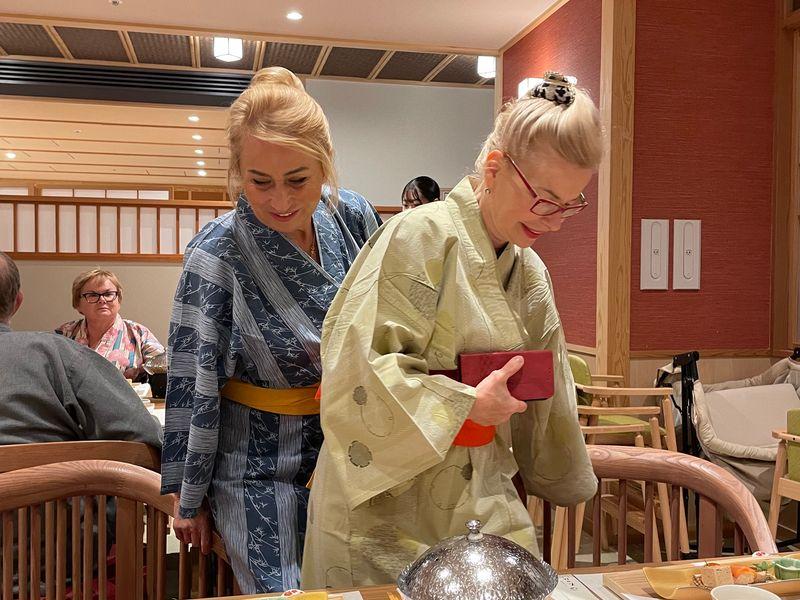 Wycieczka Japonia Kolacja Kaiseki - Japonia z Okinawą - Nowoczesność i tradycja - Tokio, Kioto, Fuji i Hiroshima | Shangrila Travel