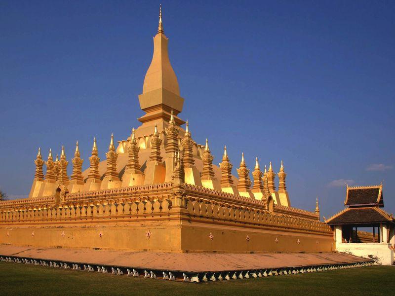 Wycieczka Laos Vientiane Stupa - Kambodża i Laos - Mistyczne świątynie Angkoru i życie nad Mekongiem | Shangrila Travel