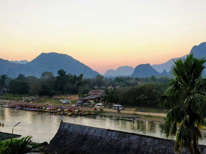 Wycieczka Laos Vang Vieng - Kambodża i Laos - Mistyczne świątynie Angkoru i życie nad Mekongiem | Shangrila Travel