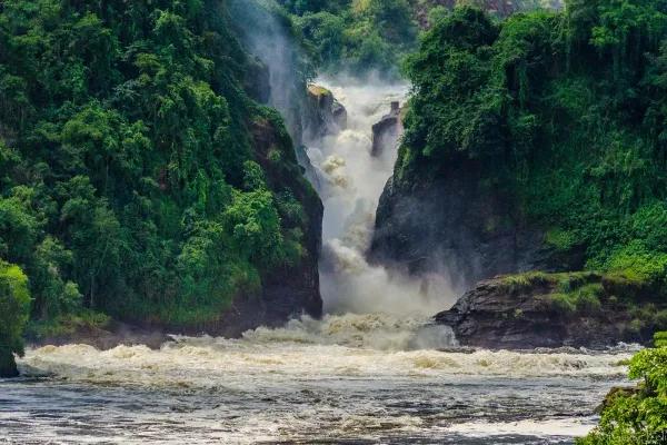 Zobacz z bliska potęgę natury przy Wodospadzie Murchisona