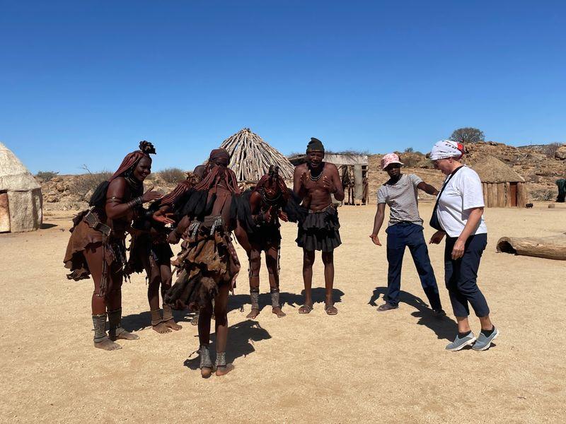 Wycieczka Namibia Plemie Himba Taniec - Namibia - Pustynia Namib, rdzenne plemiona i dzikie zwierzęta | Shangrila Travel